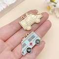 DIY ambulance hangers van goudlegering en lichtblauw email met een rood kruis - Blauwe Ambulance (23067)