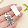 Vintage silberne Tastatur-Anhänger aus Zinklegierung für DIY Schmuck Bastelzubehör - Computertastatur (21451)