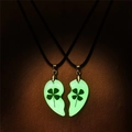 Collane con pendente a cuore e quadrifoglio luminoso per coppie con cordino nero set - Quadrifoglio