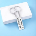 Polierte Edelstahl Schlüsselanhänger für Paare mit Gravur His Only und Her One in Geschenkbox - Pärchen-Set / Silber