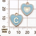 Colgante de corazón azul claro con letra C dorada y diseño solar en rejilla - Letra C / Azul lago