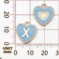 Lichtblauwe hartvormige hanger met gouden letter X en geschulpte rand mat - Letter X / Meerblauw