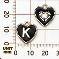 Gouden hartvormige hanger van legering met zwart emaille, letter K en sterpatroon, 15mm - Letter K / Zwart