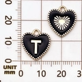 Gouden hart hanger met zwarte emaille letter T en gekartelde rand op schaalmat - Letter T / Zwart