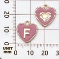 Roze hart emaille bedeltje met gouden letter F en zonnestraalpatroon op 12mm deel - Letter F / Roze