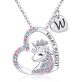 Details der silbernen Einhorn-Herzkette mit bunten Strasssteinen und W-Buchstabenanhänger - Buchstabe W