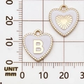 Gouden hartvormige hanger met wit emaille en letter B, breedte ca. 15mm voor DIY-sieraden - Letter B / Wit