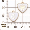 Gouden hartvormige bedels van wit emaille met letter G en zonnestraalpatroon op raster - Letter G / Wit