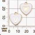 Gouden hartvormige hanger met wit emaille, letter V en zonnestraal patronen - Letter V / Wit