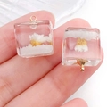 Luminous resin square charm with white dried daisy flower and gold ring for DIY jewelry - White Cube (19180)