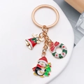Porte-clés de Noël en or rose avec pendentifs émaillés pingouin, cloche et couronne - Pingouin Sapin Couronne Cloche (ER819)