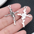 Pendentif croix rose en alliage argenté antique pour la création de bijoux DIY - 23x35mm / Style Croix Rose Argent Antique (5857)