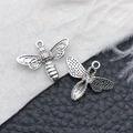 Colgantes de abeja en aleación plateada con detalles para creación de joyas DIY - Abeja de Plata Antigua (9186)
