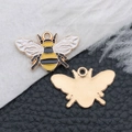 Colgante de abeja de esmalte con acabado de aceite amarillo y negro y metal dorado - Abeja de Esmalte Oro KC (11996)
