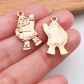 Weihnachtsmann-Metallanhänger in Roségold für DIY-Schmuck mit geprägten Details - Weihnachtsmann (15477)