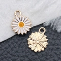 Colgante de margarita con esmalte blanco y acabado en metal dorado para bisutería - Margarita Pequeña de Esmalte Blanco (14789)