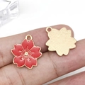 Détail de pendentifs fleurs de cerisier en émail rouge avec bords dorés pour bijoux DIY - Fleur de Cerisier Rouge (17x19mm)