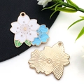 Pendentif fleur de cerisier émaillé blanc et bleu pour création de bijoux DIY - Style Grande Fleur de Cerisier en Émail Blanc (14762)