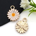 Pendentif marguerite en alliage émaillé blanc et métal doré pour bijoux faits main - Style Petite Marguerite Émail Blanc (14789)