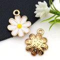 Pendentif marguerite en émail blanc et finition dorée pour la création de bijoux DIY - Style Petite Marguerite Émail Blanc (16494)
