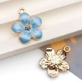Pendentif fleur de cerisier marguerite en émail bleu avec détail doré au dos - Fleur de Cerisier Émail Bleu Lac (14x16mm)(10960) / 14x16mm