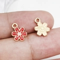 Pendentifs fleurs rouges avec bords dorés montrant les détails recto-verso pour bijoux - Fleur Rouge (8x11mm)