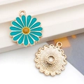 Pendentifs marguerites en métal émaillé turquoise avec détails dorés au dos poli - Tournesol Rond Émail Bleu Lac (18x21mm)(12053) / 18x21mm