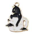 Schwarze Katze in weißer Tasse Emaille-Anhänger mit goldenem Mond für DIY-Schmuck - Teetasse Katze-18087