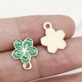 Pendentif tournesol en émail vert avec rayures dorées pour la création de bijoux - Petite Fleur de Cerisier Verte (12085) / 12x14.5mm