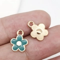 Pendentifs tournesol en émail vert avec bordure dorée et dos texturé pour bijoux DIY - Petite Fleur Verte à Cinq Pétales (12350) / 9x12mm