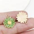 Pendentif tournesol vert en alliage avec placage d'or pour la création de bijoux DIY - Chrysanthème en Email Vert (14776) / 16x18mm