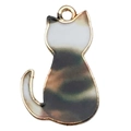 Katzen-Anhänger Silhouette aus goldfarbenem Metall mit bunter Emaille-Füllung - Calico Rückenkatze-18949