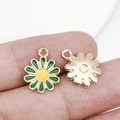 Pendentif marguerite dorée avec finition émail vert pour création de bijoux - Marguerite Tournesol (16493) / 15x18mm