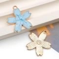Pendentifs cerisier émaillés bleu ciel avec accents dorés pour bijoux DIY - Fleur Émail Bleu Lac (19x20mm)(14759) / 19x20mm