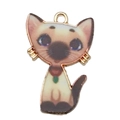 Cartoon Siamkatze Legierungsanhänger mit Vergoldung und grünem Halsband für DIY-Schmuck - Gelbbraun gemusterte Katze-19136