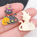Colgante de gato mago y calabaza con reverso dorado texturizado para joyas de Halloween - Gato Calabaza de Halloween en Sombrero Mágico Negro (19551)