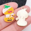 Colgante de momia calabaza de Halloween en aleación con esmalte naranja y baño de oro - Calabaza con Vendaje de Halloween Esmaltada Naranja (19554)