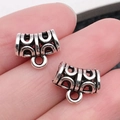 Cuentas espaciadoras de aleación de plata antigua con patrones geométricos para joyería DIY - Enganche Triple Curvo Plata Antigua (6534)
