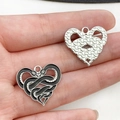 Colgante de corazón y serpiente gótica en esmalte negro para bisutería DIY - Estilo Corazón Serpiente (19391)
