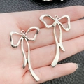 Ciondoli a fiocco vuoto in lega d'argento per gioielli fai da te e portachiavi - Stile Fiocco con Laccio Argento Antico (19435)