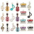 Emaille muziekinstrument hangers set met piano gitaar en noten voor DIY sieraden - Muziek Symbolen Assortiment (SN958) / Set van 20 Stijlen (1 elk)