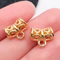 Conectores de tubo dorado de filigrana para joyería DIY con elegantes patrones de volutas - Enganche Triple Oro KC (20657)