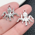 Set de dos colgantes de pulpo de aleación plateada vintage para joyas y collares - Pulpo Océano Plata Antigua (10357)