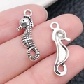 Colgante de caballito de mar plateado para joyería DIY con textura de metal - Caballito de Mar Oceánico de Plata Antigua (10360)