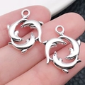 Colgante de delfín plateado estilo vintage para creación de joyas DIY y manualidades - Delfín Giratorio Océano Plata Antigua (16306)