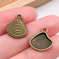 Colgante de concha en bronce antiguo para joyería DIY, mostrado en mano para talla - Concha Océano Bronce Antiguo (3478)