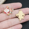 Pendentif Père Noël en émail et alliage avec crochet doré pour bijoux artisanaux - Père Noël Skiant (19689)