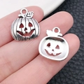 Colgante de calabaza de Halloween en aleación de plata con diseño de cara hueca - Calabaza de Halloween (B336) / 1 Unidad (15×18mm) / Plata antigua