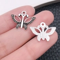 Colgante de mariposa en aleación de plata antigua con textura vintage detallada - 1 Pc Mariposa Plata Antigua 15x19mm (7627)