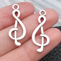 Colgantes de clave de sol en plata antigua para joyas mostrados a escala real - Clave de Sol (9163)